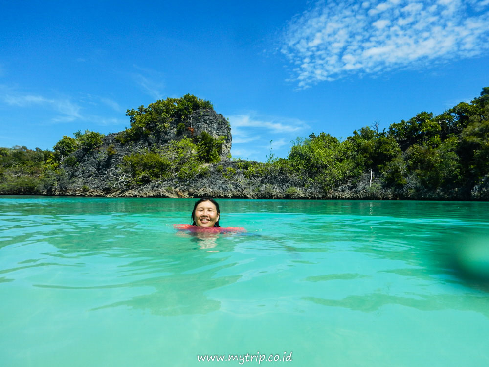 INI DIA TEMPAT BUAT BERENANG CANTIK DI RAJA AMPAT: PULAU RUFAS